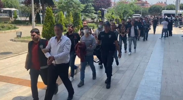 İzmir merkezli uyuşturucu operasyonunda 32 tutuklama
