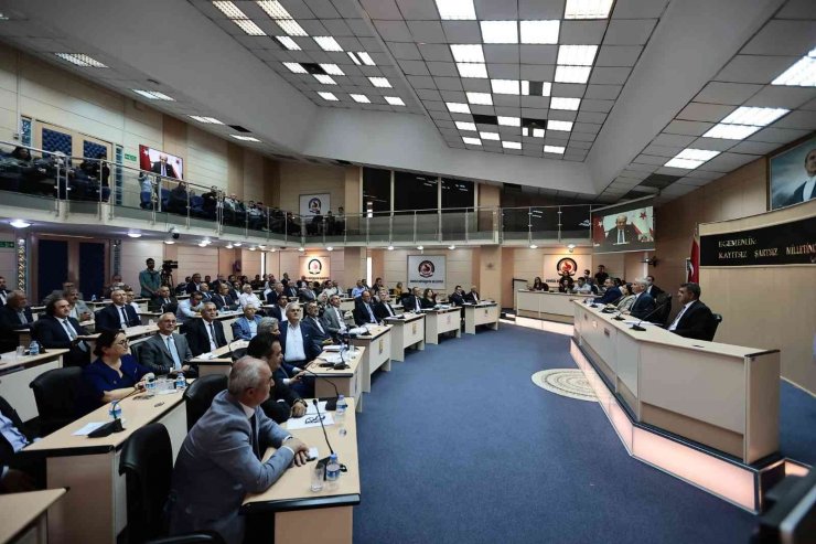 KKTC Cumhurbaşkanı Tatar, Büyükşehir Meclisine hitap etti