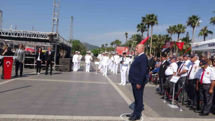 Marmaris’te 19 Mayıs Atatürk’ü Anma Gençlik ve Spor Bayramı çelenk sunma töreni yapıldı