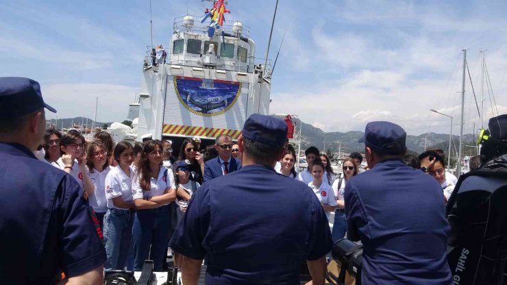 Sahil Güvenlik gemisi 19 Mayıs’ta gençleri ağırladı