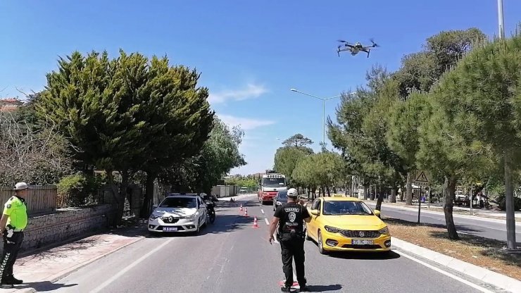 Çeşme’de dron destekli trafik denetimi