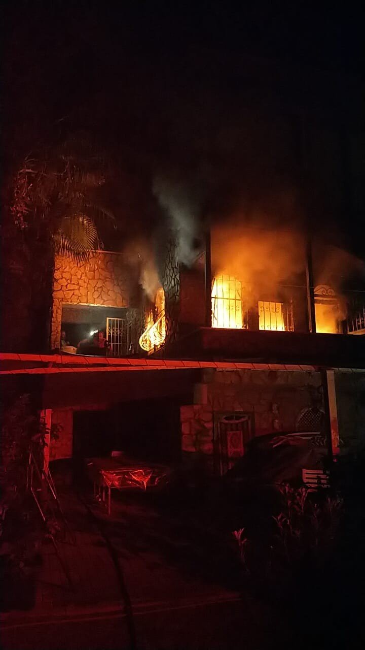 Fethiye’deki yangında bir evde maddi hasar meydana geldi