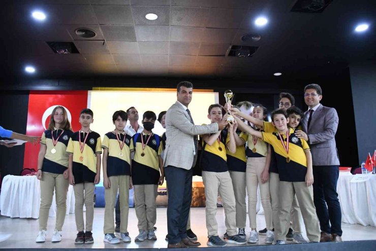 Milas’ta Matematik Ligi’nde şampiyon Merkez Ortaokulu oldu