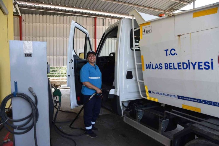 Milas Belediyesi’nin ilk kadın kamyon şoförü işe başladı