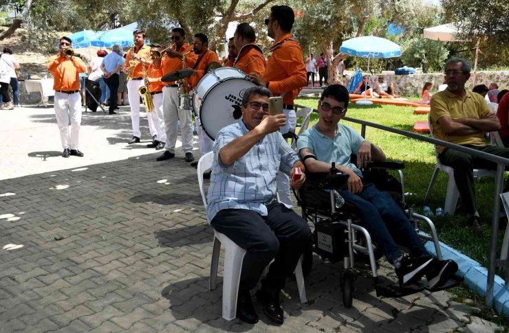 Kuşadası’nda 11. Geleneksel Engelliler Bahar Şenliği yapıldı