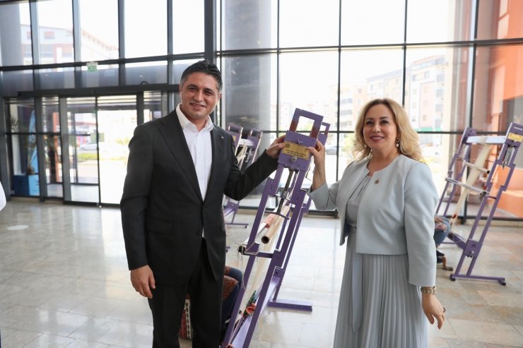 Aliağa Gençlik Merkezi’nde "Tarihi Helvacı Kilimi Sergisi"