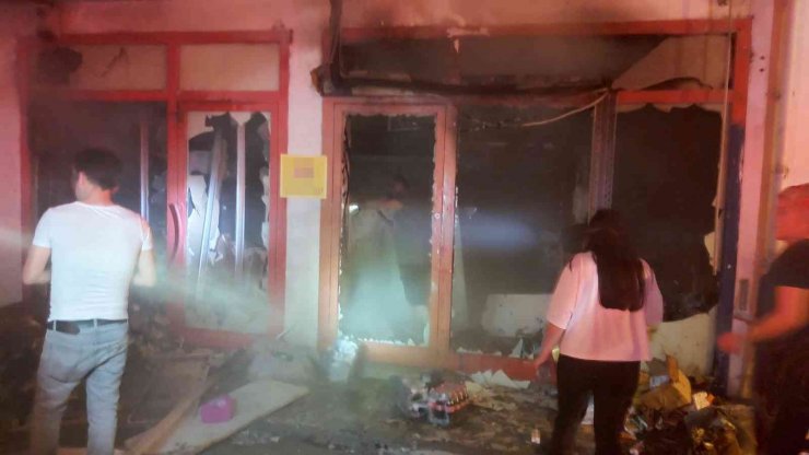 Datça’da bir zincir market şubesinde çıkan yangında maddi hasar meydana geldi