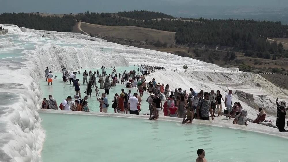 Beyaz cennet Pamukkale’ye gelen ziyaretçi sayısı 5 kat arttı