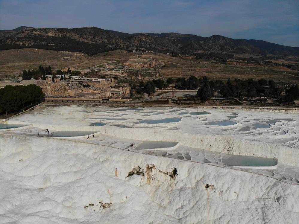 Beyaz cennet Pamukkale’ye gelen ziyaretçi sayısı 5 kat arttı