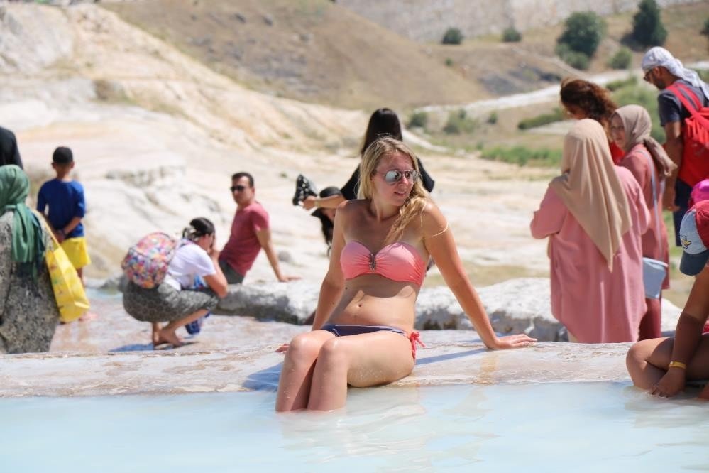 Beyaz cennet Pamukkale’ye gelen ziyaretçi sayısı 5 kat arttı