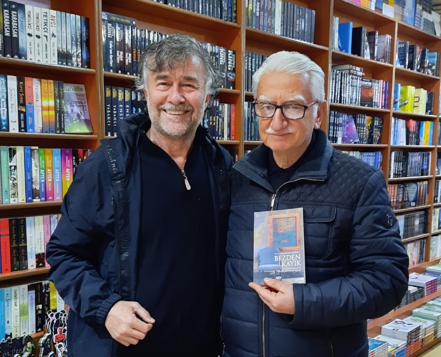 yazarimiz-kelesoglu-kitabini-imzaladi-007.jpg