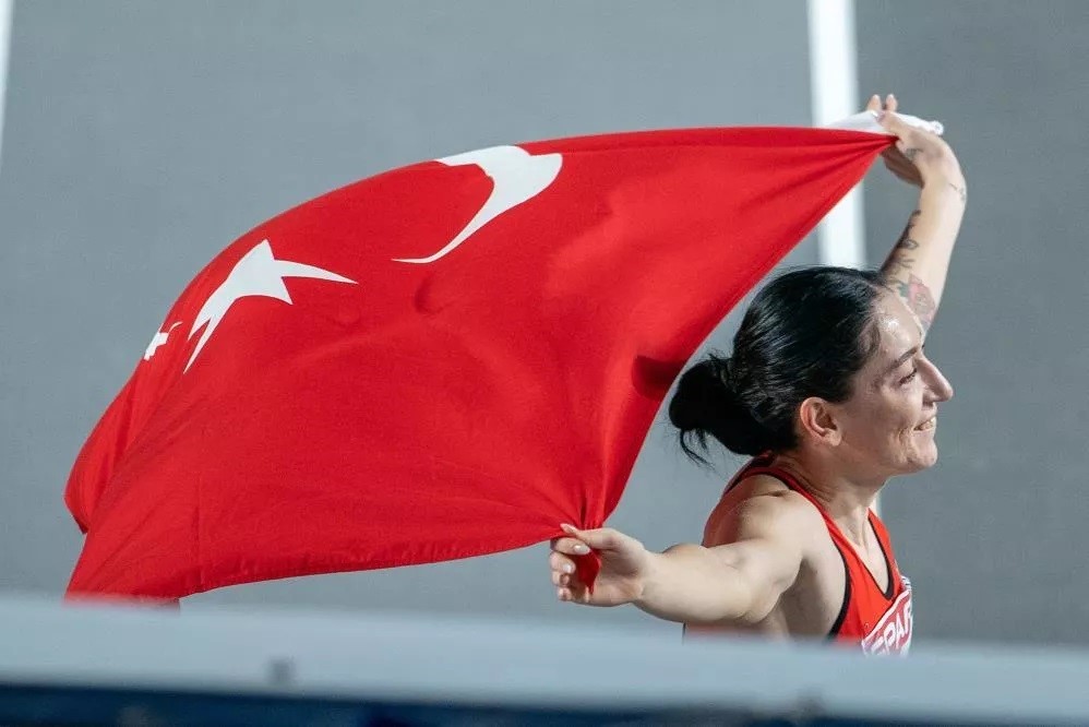 tugba-danismaz-1.jpg