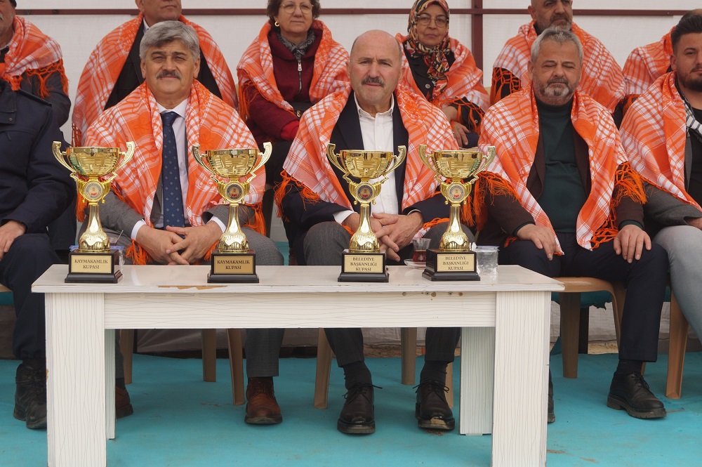 kuyucak-deve-guresi-4.jpg