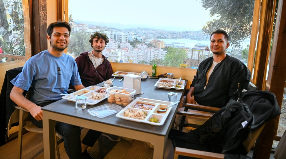 universite-ucretsiz-aksam-yemegi-3.jpeg