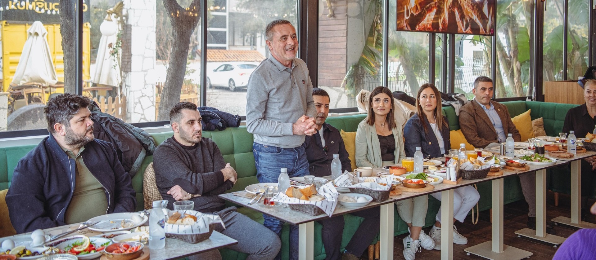 thumbnail-baskan-chp-genclik-kahvalti-7-001.jpg
