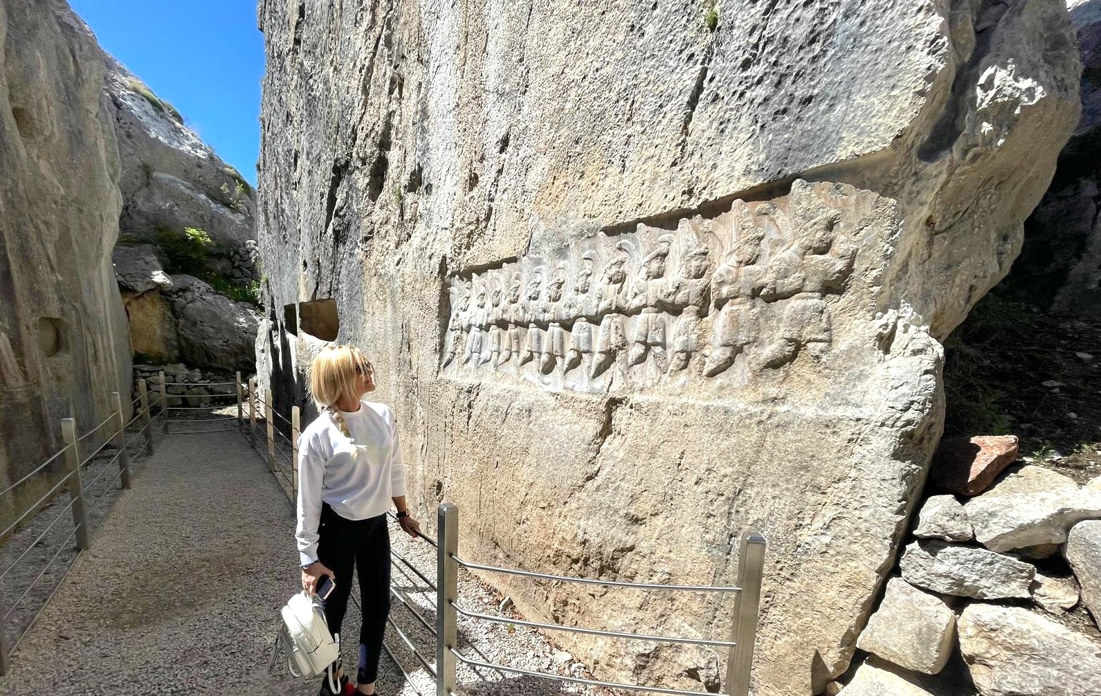 thumbnail-foto8-yazilikaya.jpg