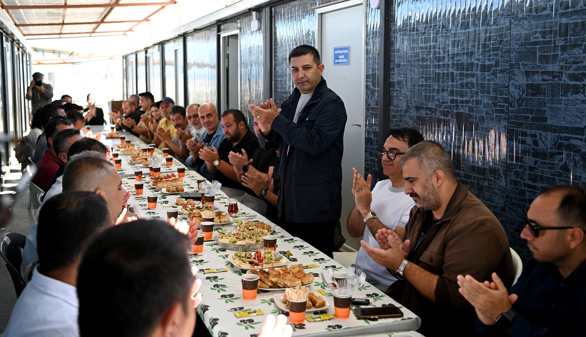 baskan-omer-gunel-iscileri-ziyaret-4.jpg