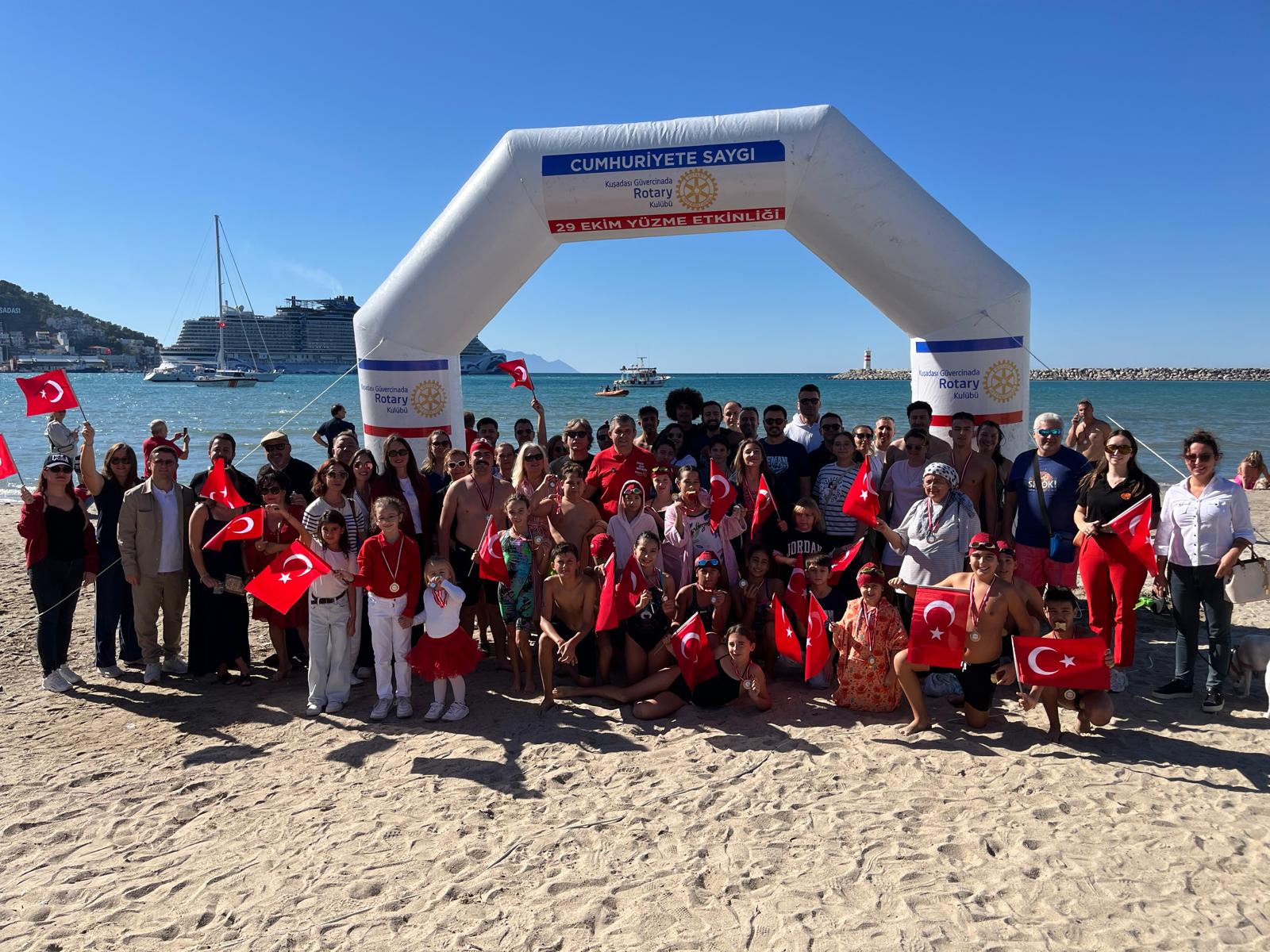 cumhuriyete-saygi-yuzme-etkinligi5.jpeg