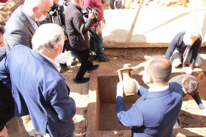 2400 yıl sonra lahit mezar gün yüzüne çıktı