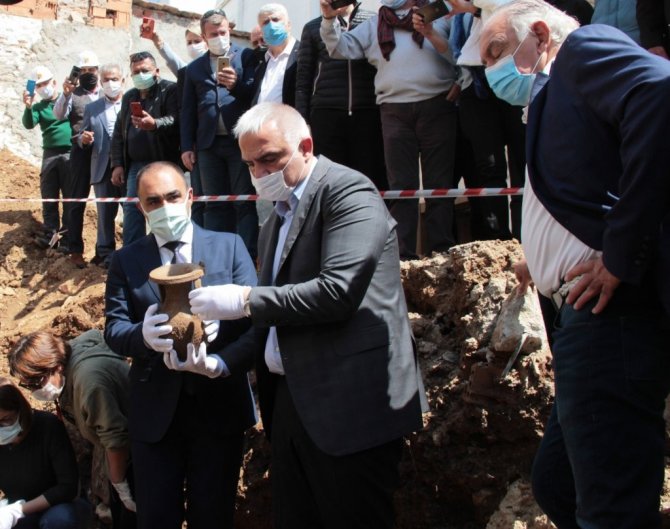 2400 yıl sonra lahit mezar gün yüzüne çıktı