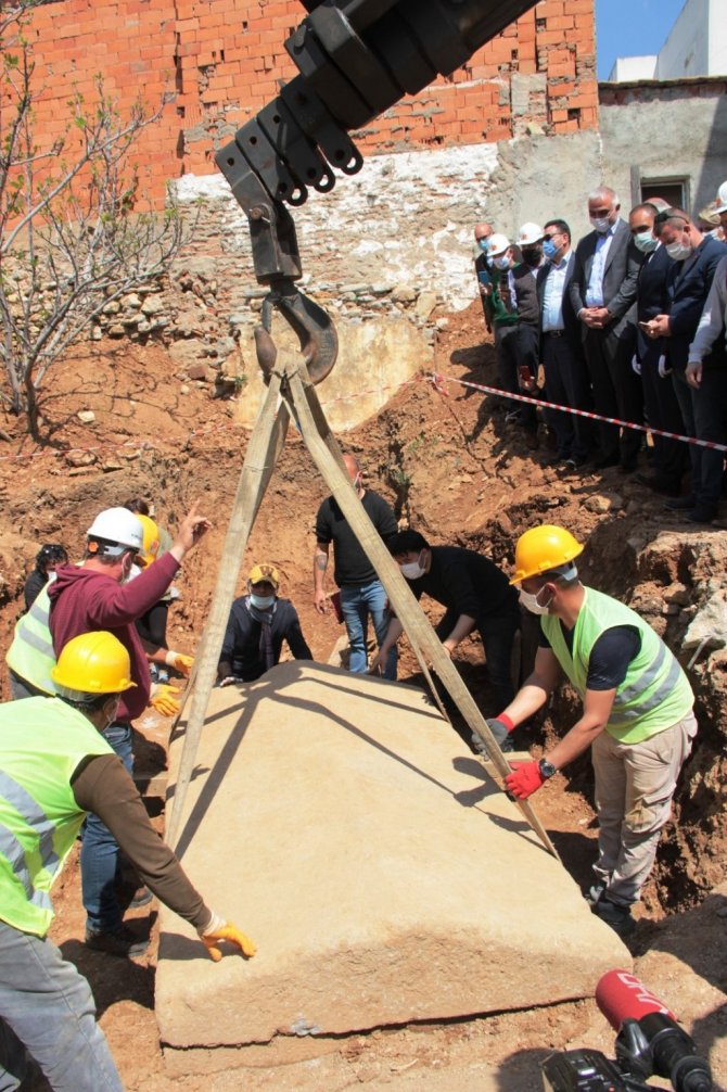 2400 yıl sonra lahit mezar gün yüzüne çıktı