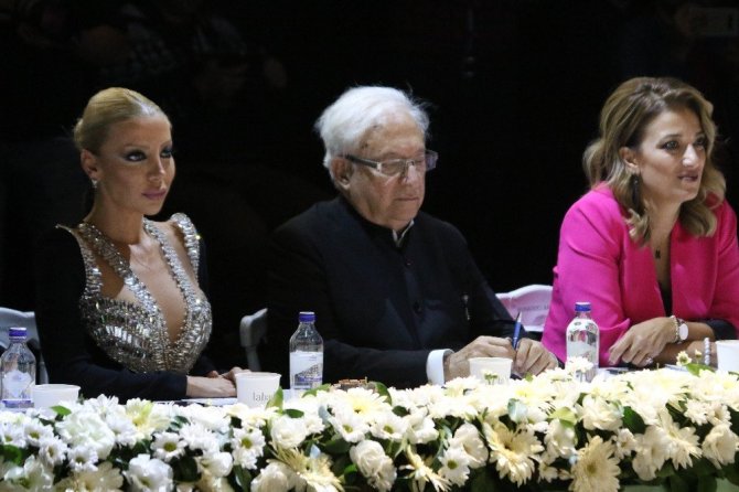 7. Ev ve Plaj Giyim Tasarım Yarışması’nın defilesi ve ödül töreni yapıldı