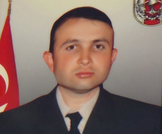 8 Yaşındaki Ecrin Şehit Babasını Asker Selamı İle Uğurladı