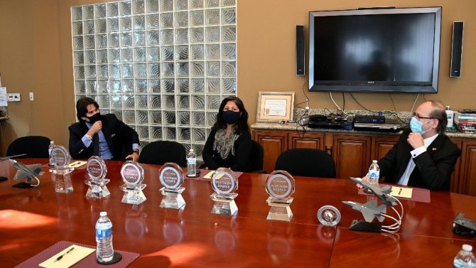 ABD’de Irvine kentinin ilk Müslüman Belediye Başkanı Khan Türkler ile buluştu