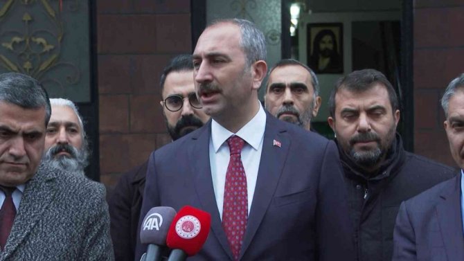 Adalet Bakanı Gül cemevini ziyaret etti: “Biz hep birlikte Türkiye’yiz”