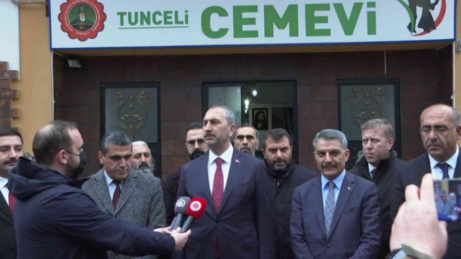 Adalet Bakanı Gül cemevini ziyaret etti: “Biz hep birlikte Türkiye’yiz”