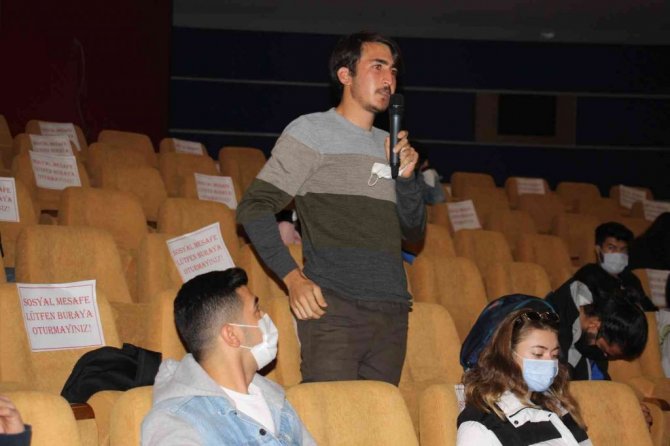 ADÜ’lü öğrencilere seslenen Kamu Başdenetçisi Şeref Malkoç: “2023 Türkiye’sinin yöneticileri olacaksınız”