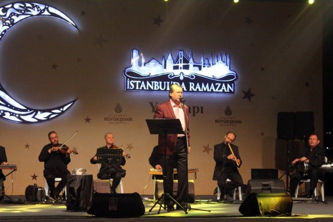 Ahmet Özhan’ın Yenikapı konseri vatandaşları mest etti