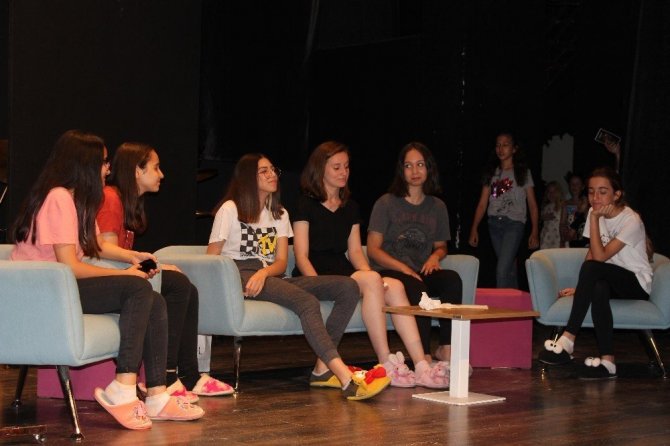 “Akademiden Sanat” öğrencilerinden unutulmaz bir gece