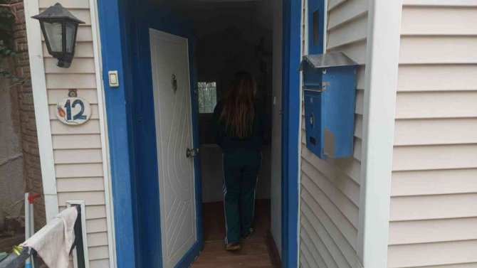 Akrep Nalan evinde ölü bulundu