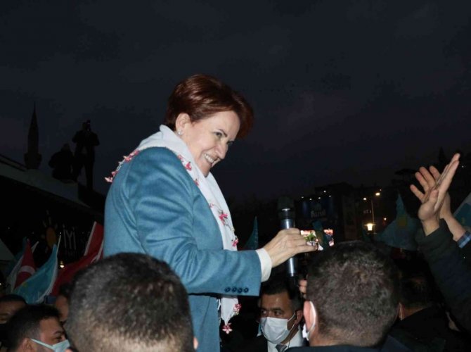 Akşener, Kahramanmaraş’ta esnafı ziyaret etti