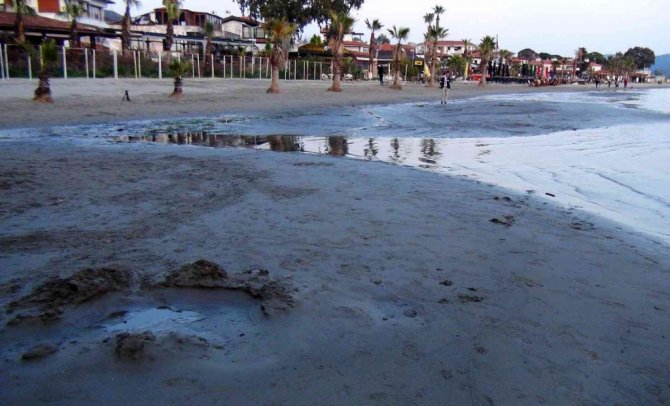 Akyaka’da ürküten görüntü, süper gelgitler başladı, deniz suyu 50 metre çekildi
