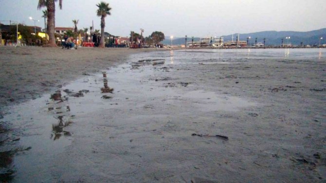 Akyaka’da ürküten görüntü, süper gelgitler başladı, deniz suyu 50 metre çekildi