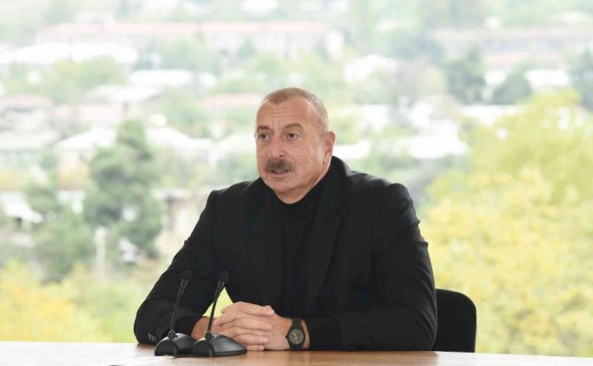 Aliyev, Ermenistan işgalinden kurtarılan Hadrut’u ve Tuğ köyünü ziyaret etti