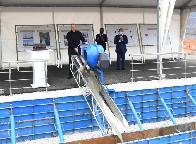 Aliyev, Ermenistan işgalinden kurtarılan Hadrut’u ve Tuğ köyünü ziyaret etti