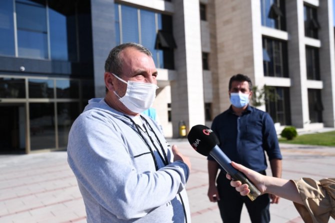 Altın dolu cüzdan buldu, sahibine kendi imkanlarıyla ulaştırdı