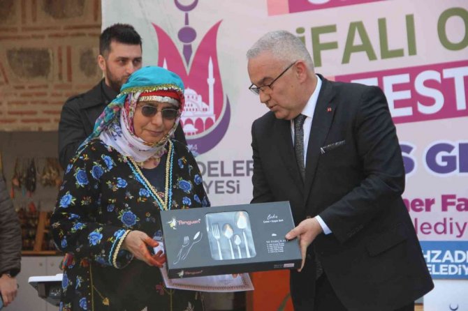 Arınç: “Evliya çelebi bu günleri görse kahrından ölürdü”