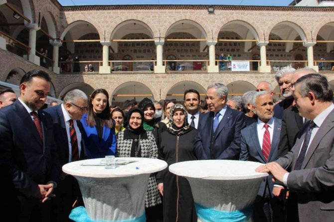 Arınç: “Evliya çelebi bu günleri görse kahrından ölürdü”