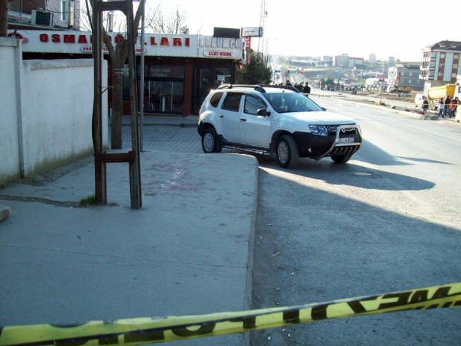 ArnavutkÃ¶yâde aralarÄ±nda minibÃ¼s kahyalÄ±ÄÄ± sebebiyle husumet bulunan iki grup arasÄ±nda Ã§Ä±kan silahlÄ± Ã§atÄ±Åmada 3 kiÅi hayatÄ±nÄ± kaybetti, 3 kiÅi de yaralandÄ±. ile ilgili gÃ¶rsel sonucu