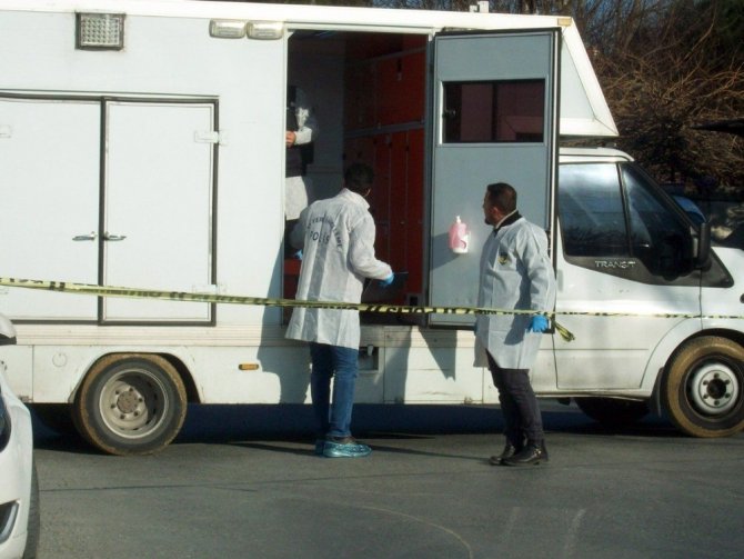 ArnavutkÃ¶yâde aralarÄ±nda minibÃ¼s kahyalÄ±ÄÄ± sebebiyle husumet bulunan iki grup arasÄ±nda Ã§Ä±kan silahlÄ± Ã§atÄ±Åmada 3 kiÅi hayatÄ±nÄ± kaybetti, 3 kiÅi de yaralandÄ±. ile ilgili gÃ¶rsel sonucu