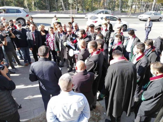 Avukatlar Yunanistan’ın Batı Trakya’daki hak ihlallerini protesto etti