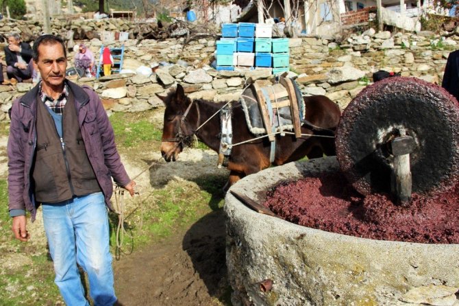 Ayak yağı geleneğini sürdürüyorlar