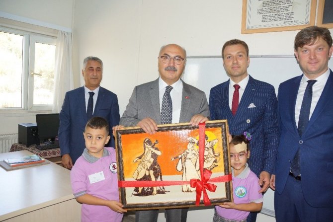 Ayakkabısız okulda ilk ders zili çaldı