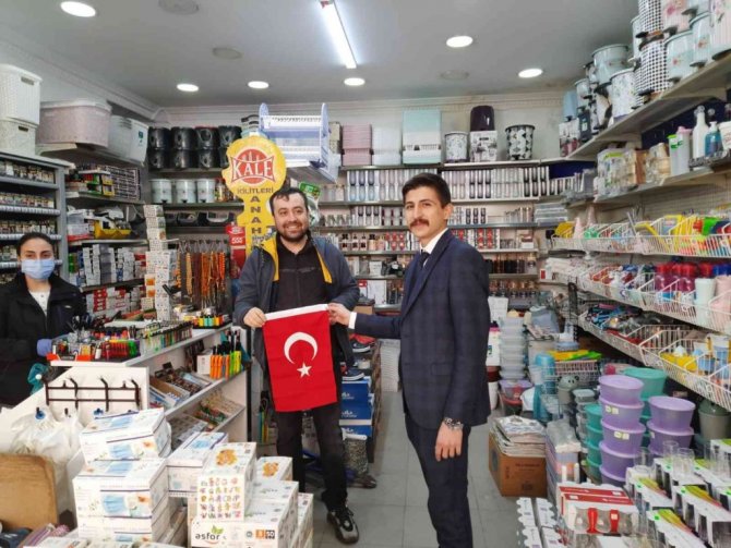 Aydın Ülkü Ocakları 18 Mart’ta bin adet Türk Bayrağı dağıttı