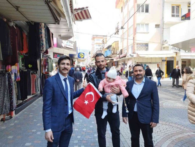 Aydın Ülkü Ocakları 18 Mart’ta bin adet Türk Bayrağı dağıttı