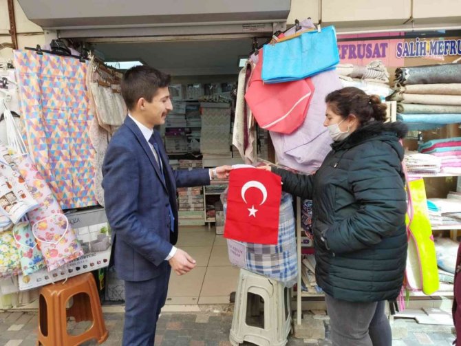 Aydın Ülkü Ocakları 18 Mart’ta bin adet Türk Bayrağı dağıttı